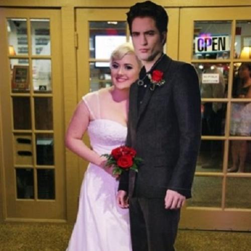 Fã da saga Crepúsculo se casa com Robert Pattinson