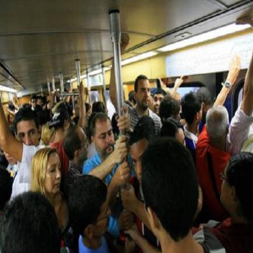  Encoxador é flagrado em um trem lotado no RJ 