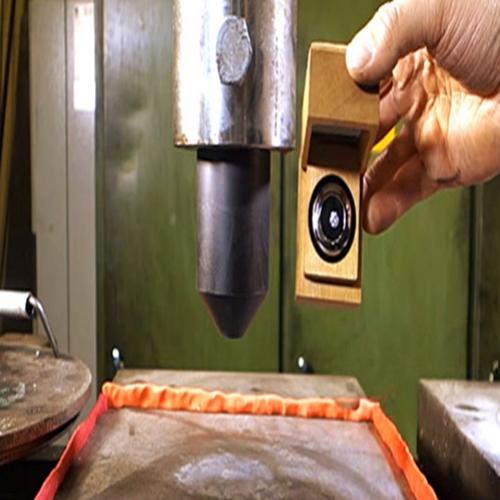 Esmagando um Diamante em uma prensa hidráulica