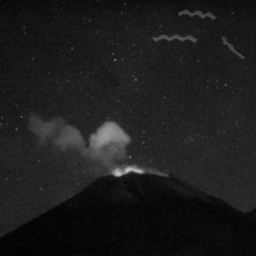 OVNIs: Estranhos objetos capturados por câmeras próximos a um vulcão n