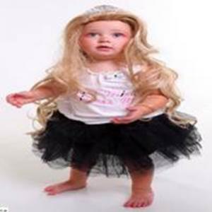 Menina de 1 ano e 3 meses participa de concurso de beleza