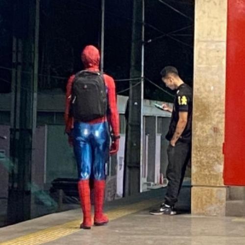 Homem Aranha x Batman: briga em estação de metrô de BH repercute nas r