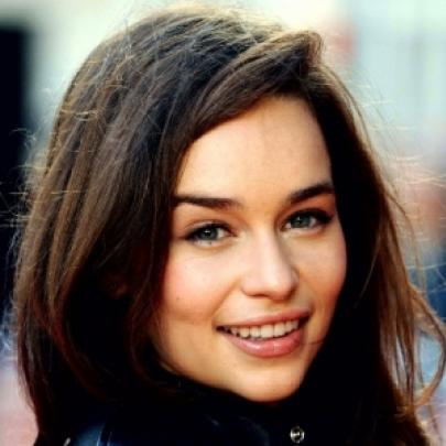 Emilia Clarke no papel de Sarah Connor em Exterminador Do Futuro