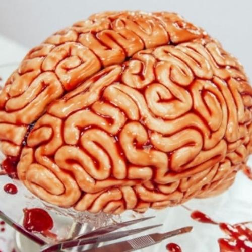 Yolanda Gampp ensina a fazer um bolo cérebro estilo Walking Dead