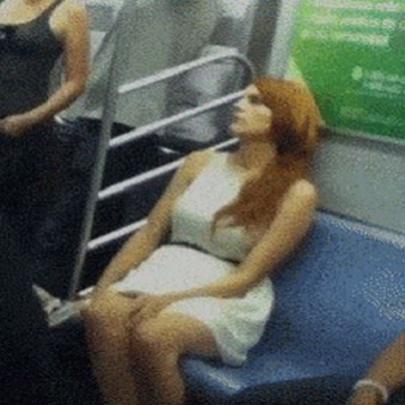  Enquanto isso no metrô: Eu não mereço ser estrupada!