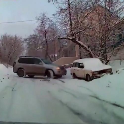 O transito na Rússia fica ainda mais emocionante no inverno