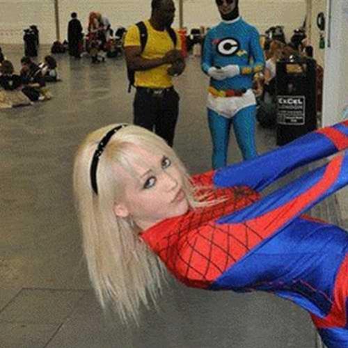 Que bela mulher Aranha!