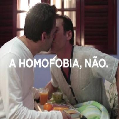 O primeiro comercial com beijo gay da televisão brasileira