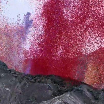 Comercial da Sony faz um vulcão cuspir 8 milhões de flores