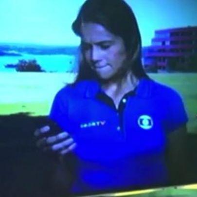 Repórter da Globo é surpreendida ao vivo mexendo no celular