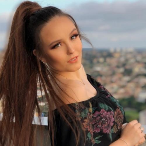 Larissa Manoela diz que não sai do SBT por medo de Silvio