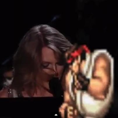 Taylor Swift é atacada por Ryu no Grammy 2014