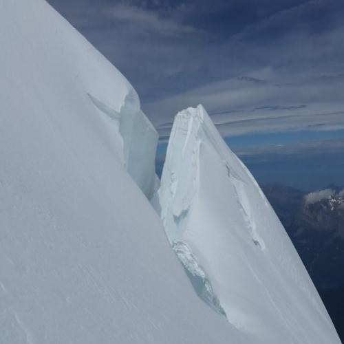 Parte da geleira do Mont Blanc à beira do colapso