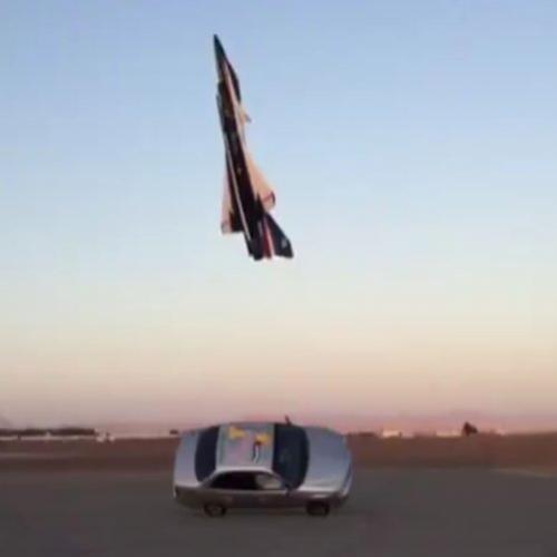 Manobras radicais com avião em tamanho real