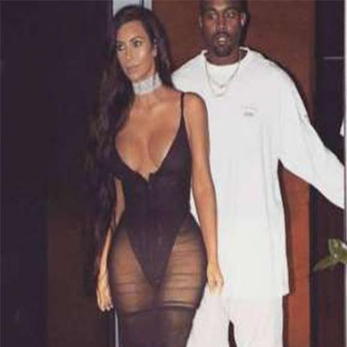 Kim Kardashian aparece com um vestido quase todo transparente 