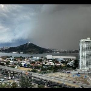 Tempestade de areia transforma dia em noite na Arábia Saudita