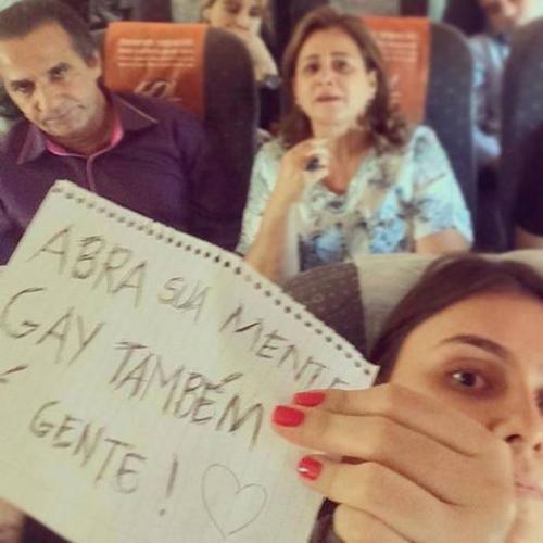 Silas Malafaia se irrita com selfie irônico em avião