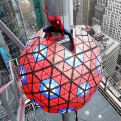 Homem-Aranha celebra ano novo na Times Square