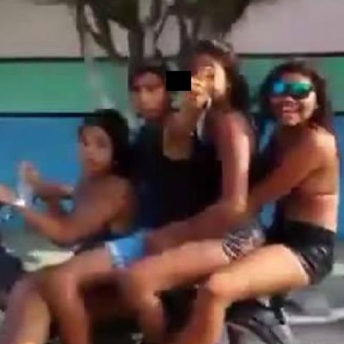 O que acontece quando anda 4 meninas pagando de gatinha na mesma moto