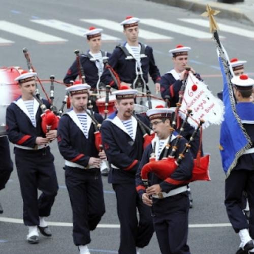 Banda da marinha francesa impressiona todo mundo