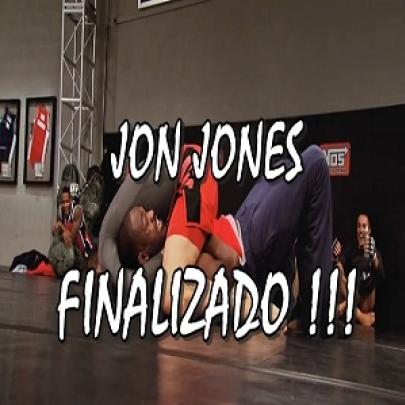 Jon Jones foi finalizado no tatame!