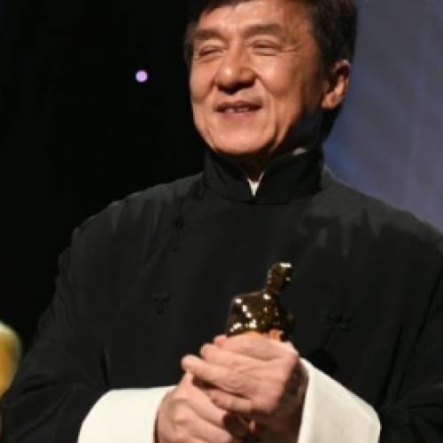 Jackie Chan finalmente recebe um Oscar Honorário