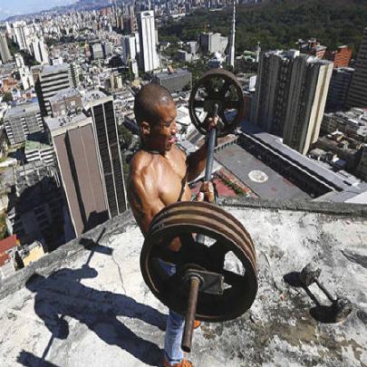'Torre de David': A favela de 45 andares de Caracas
