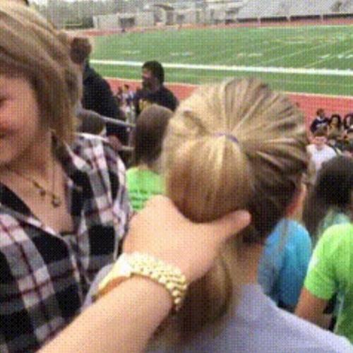  Puxou o cabelo da garota, e quando ela viroou…