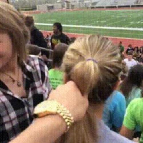 Puxou o cabelo da garota, e quando ela virouu…