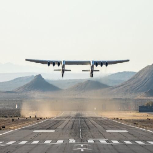 O maior avião do mundo voou no sábado pela primeira vez