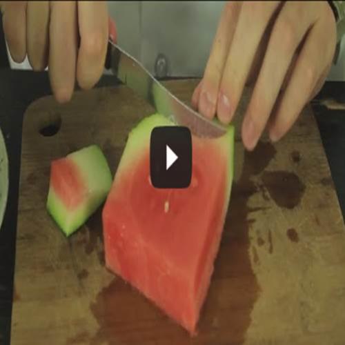 Como comer melancia da maneira correta