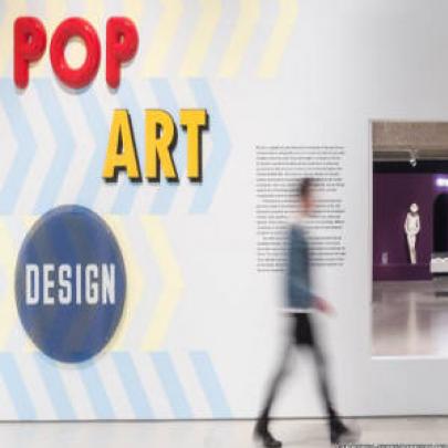 Exposição marca 50 anos da pop art e sua influência no design