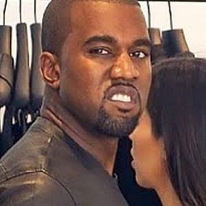 Kanye West agride paparazzo em aeroporto