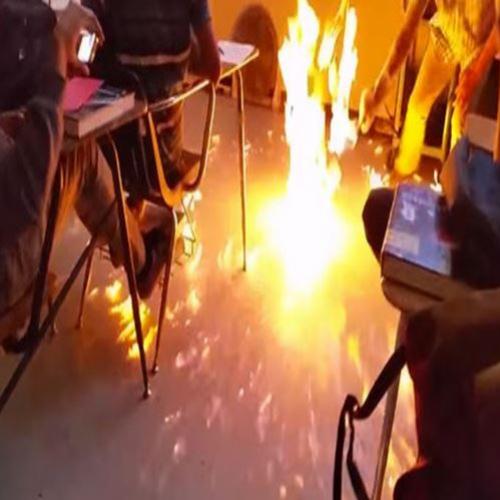 Professor incendeia chão da sala de aula durante um experimento