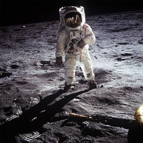Nasa divulga vídeo completo da primeira caminhada do homem na Lua