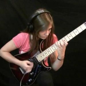 Garota de 14 anos arrasando e tocando Vivaldi na guitarra