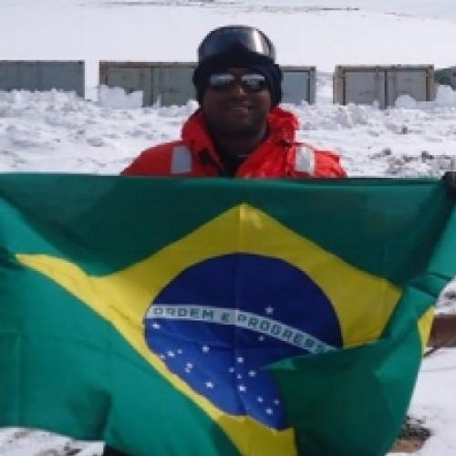 Conheça a história de um brasileiro que esteve na Antártica