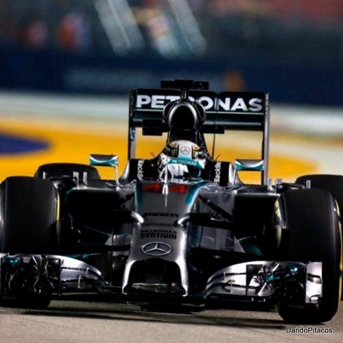 Lewis Hamilton dá show e vence em Cingapura