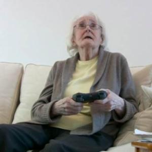 Vovó gamer: 85 anos jogando melhor que muita gente!