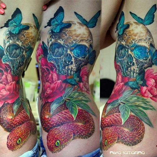 As tatuagens vibrantes de Nika Samarina