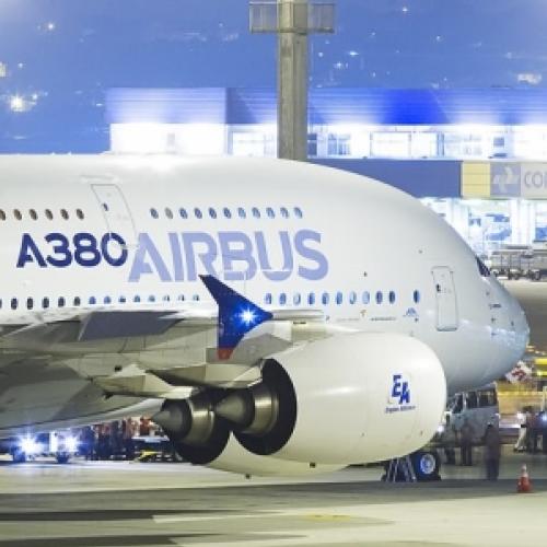 Airbus A380-800 faz seu primeiro pouso em Guarulhos e impressiona