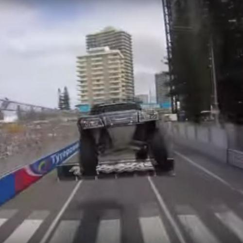 Uma corrida de Super Trucks que parece um jogo de vídeo game