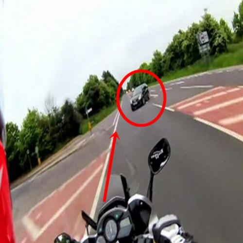 Quando um motociclista filma a sua própria morte