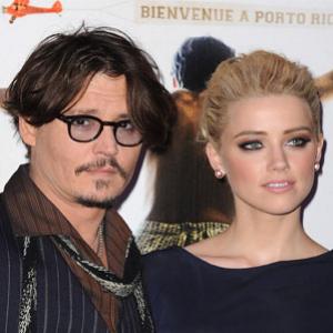 Amber Heard troca o namorado Johnny Depp por uma Mulher