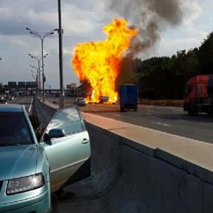 Botijões de gás explodem na Rússia fechando Rodovia