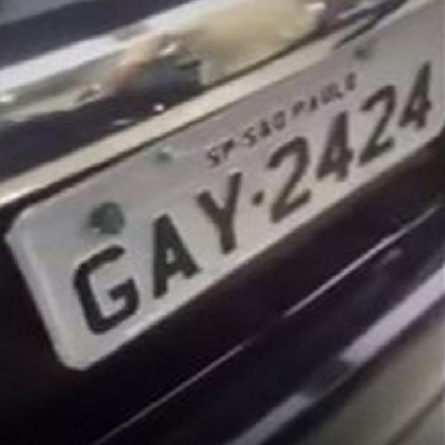 Veja a reação de um motorista ao ter seu carro emplacado com GAY-2424