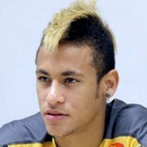 Neymar lança visual de Pica-Pau para espantar as Marias Chuteiras, mas