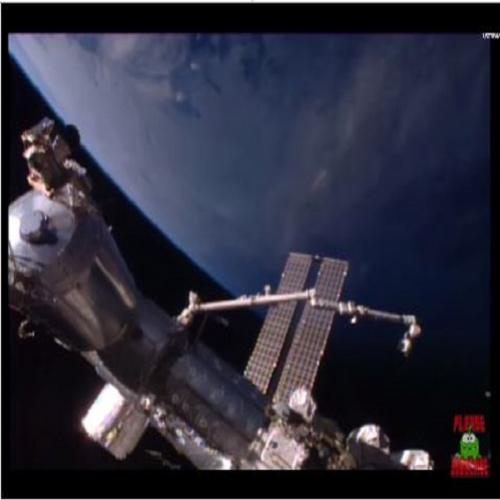 Ovni em formato de charuto é avistado próximo da ISS, e NASA 