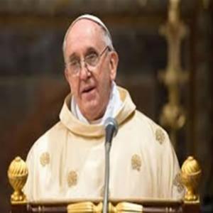 Papa Francisco diz não julgar gays e contraria Bento 16