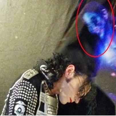 Fantasma de Michael Jackson aparece em foto de show